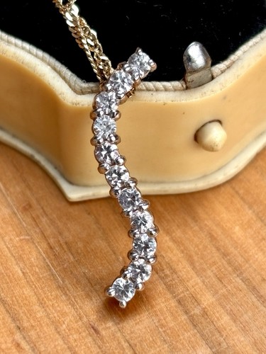 Solid 9ct gold - 9ct, and