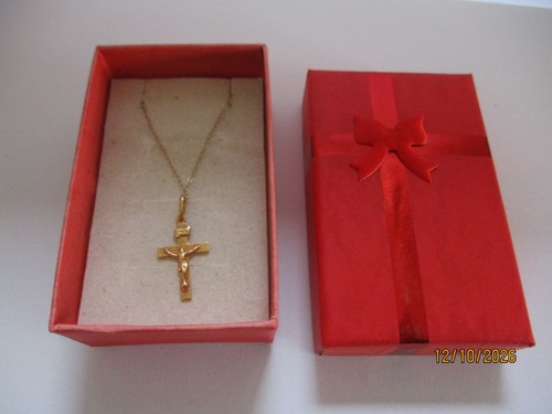 9ct gold crucifix - 9ct, cross