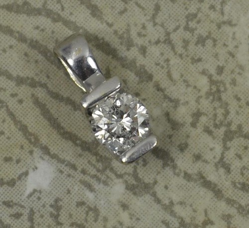 Natural round brilliant cut - natural,