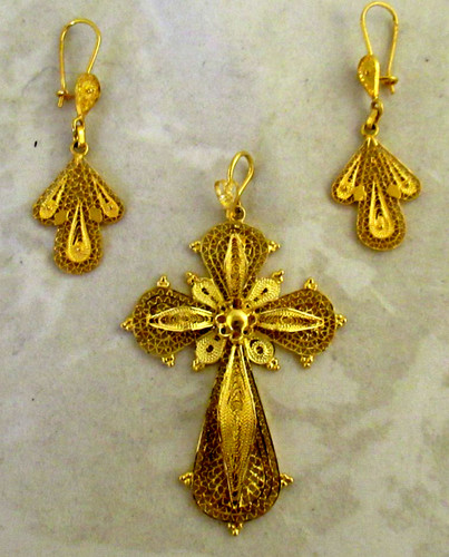18ct yellow gold matched - -,