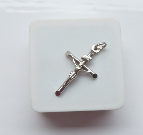 9ct white gold crucifix - white,
