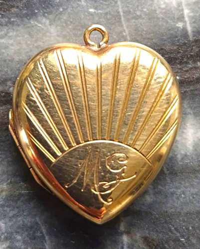 9ct gold locket - ,