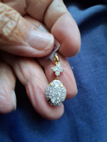 75ct diamond 9kt gold pendant - 9kt,