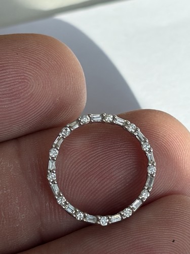 9ct white gold - diamond, pendant