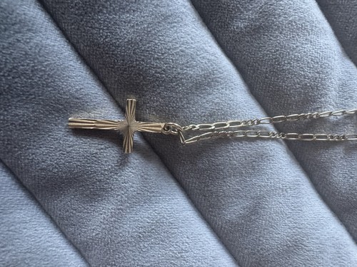 9ct gold cross pendant - pendant, and